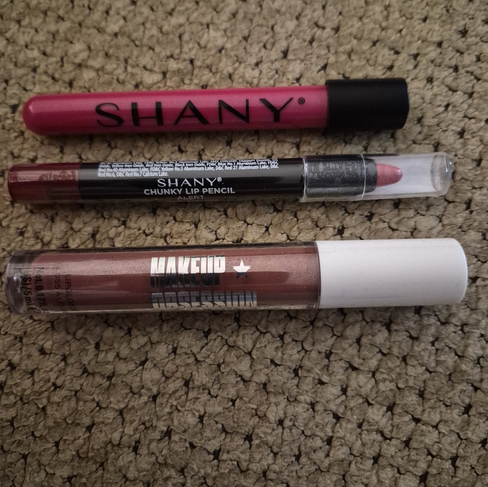 Makeup Bundle - Picture 16 of 16